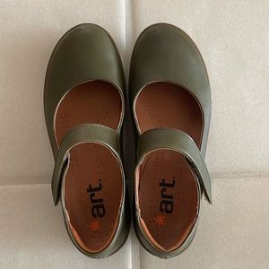 Art Shoes Moss Green Leather Mary Jane Flats Size 41